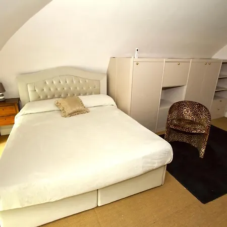 Le Suites Di Jò - Central Station Bed & Breakfast